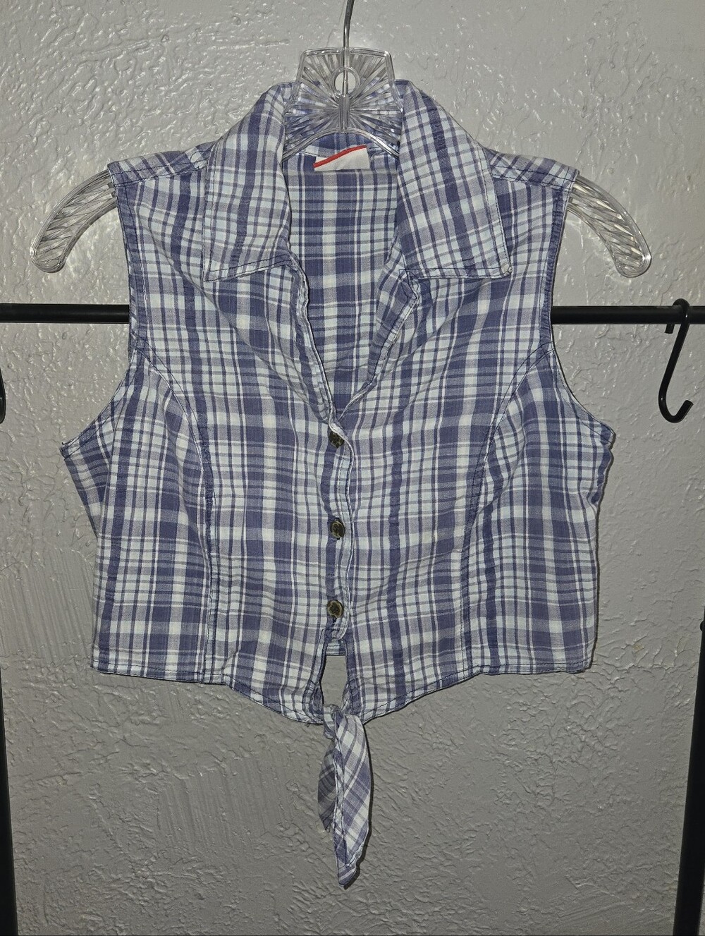 Simply Basic Womens Sleeveless Tie-Front Plaid Shirt Crop Top - Blue/White